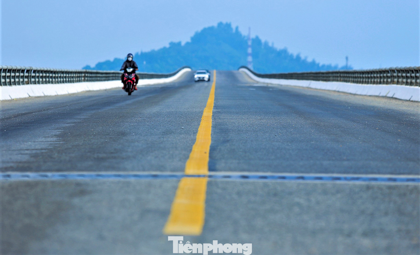 Cầu có tổng chiều dài 1.368 m, được thiết kế vĩnh cửu. Dự án có tổng mức đầu tư gần 500 tỷ đồng, khởi công vào năm 2010 và hoàn thành, đưa vào sử dụng từ năm 2014.