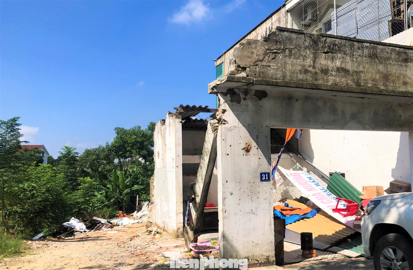 Một gia đình ở khu vực cầu Đôi đã giải tỏa, trả mặt bằng cho dự án thi công.