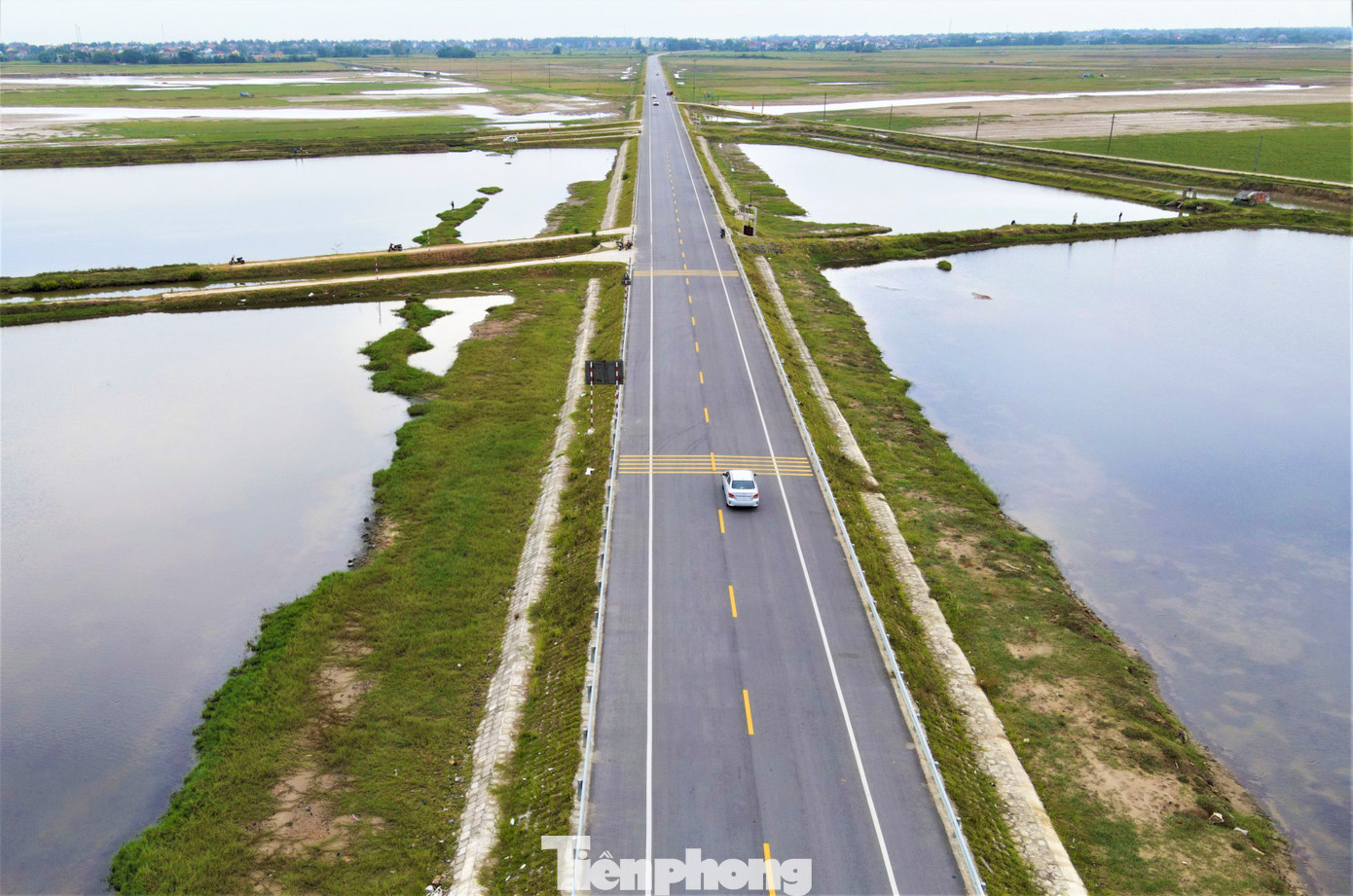 Tuyến đường ven biển khi sử dụng đã góp phần chia sẻ lưu lượng phương tiện cho Quốc lộ 1 qua các tỉnh; tạo điều kiện thuận lợi để khai thác, sử dụng có hiệu quả tài nguyên biển và vùng ven biển. Ngoài giải quyết nhu cầu đi lại, giao lưu phát triển kinh tế - xã hội, công trình còn tạo thuận lợi trong ứng phó thiên tai, biến đổi khí hậu, tăng cường củng cố quốc phòng - an ninh của Hà Tĩnh và các tỉnh lân cận.