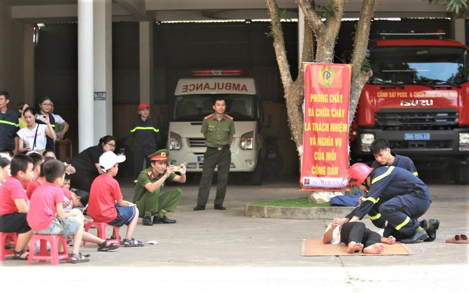 Cách sơ cấp cứu đối với nạn nhân bị ngạt khói, điện giật, gãy tay