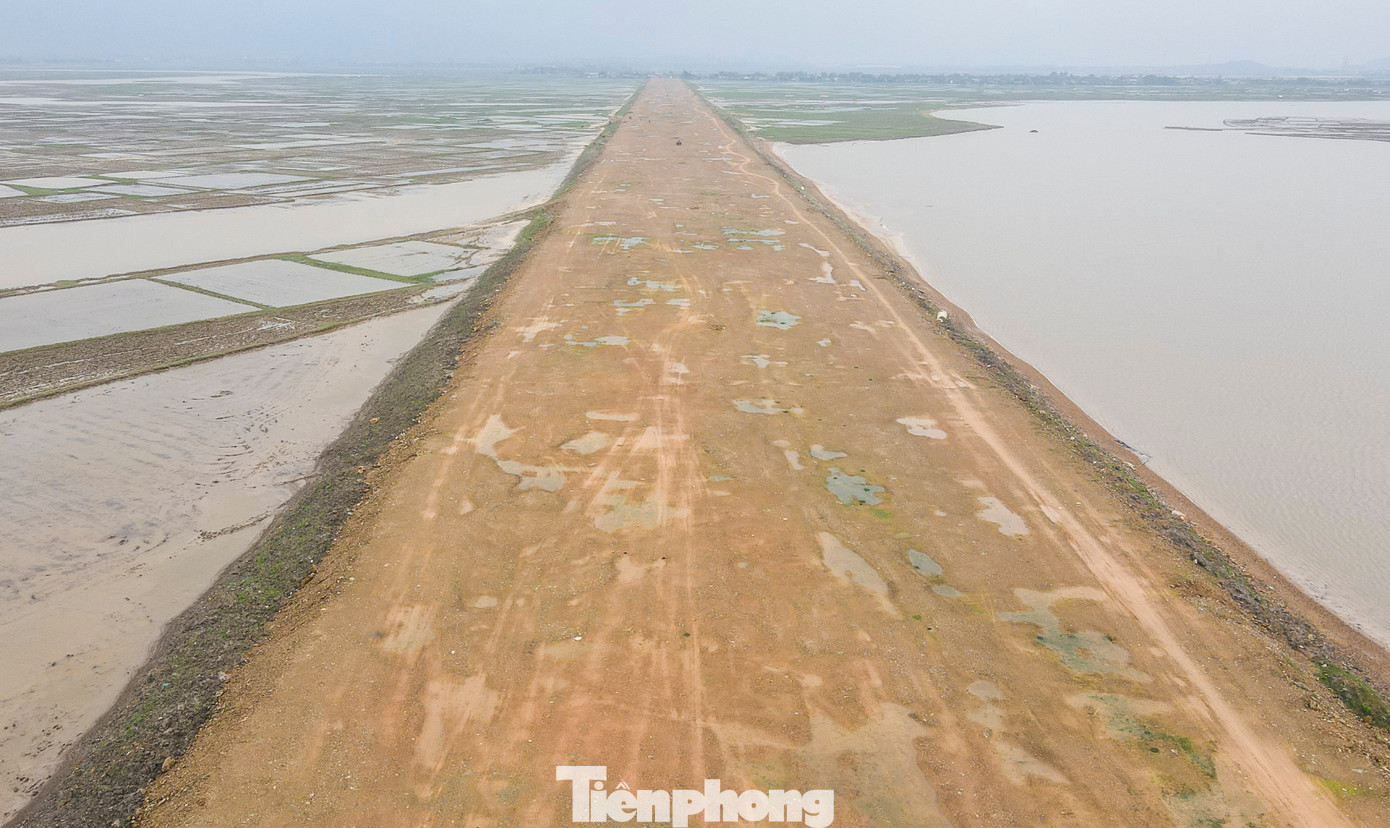 Tại gói 18.XL do liên doanh công ty CP Phú Tài miền Trung và Tổng công ty 36 thi công. Do thi công phần lớn ở khu vực đồng trũng, nền đất yếu nên việc gia tải, chờ lún, xử lý nền được kiểm soát kỹ càng.