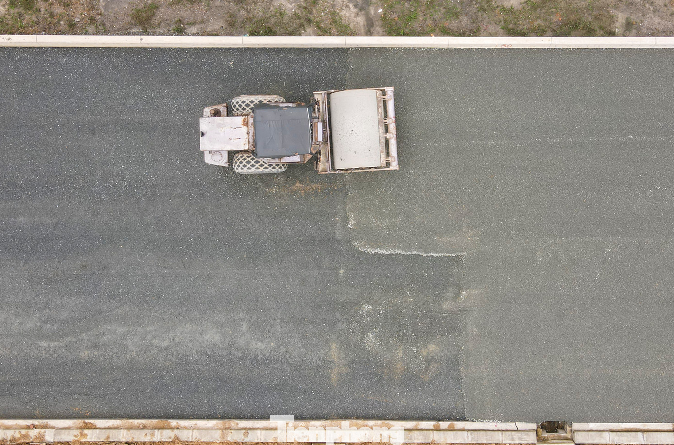 Đến nay, các nhà thầu đã thi công các hạng mục xử lý nền đất yếu bằng trụ đất xi măng, nền đường thông thường, cống thoát nước dọc, cống thoát nước ngang, ... giá trị và khối lượng thi công đạt trên 85% giá trị hợp đồng.