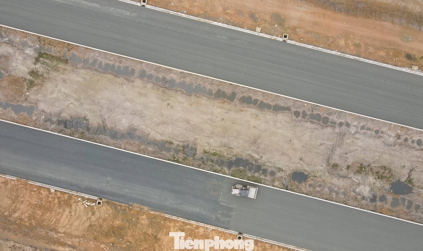 Đến nay, các nhà thầu đã thi công các hạng mục xử lý nền đất yếu bằng trụ đất xi măng, nền đường thông thường, cống thoát nước dọc, cống thoát nước ngang, ... giá trị và khối lượng thi công đạt trên 85% giá trị hợp đồng.