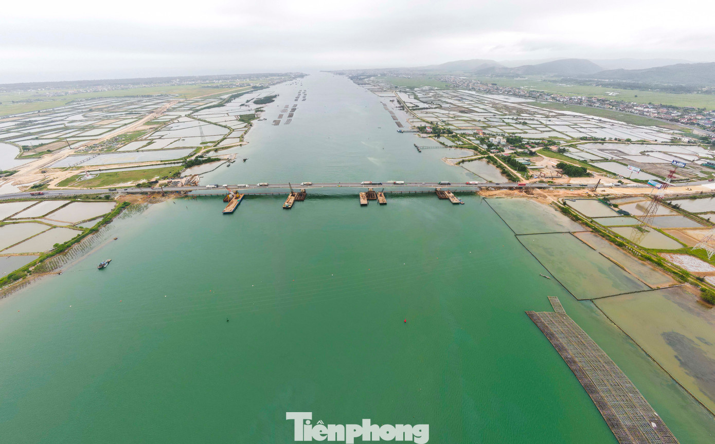 Cầu bắc qua sông Gianh tại Km 625+733 và các đường dẫn đầu cầu đoạn qua địa bàn hai huyện Bố Trạch và thị xã Ba Đồn (tỉnh Quảng Bình). Cầu bắc qua sông Gianh tại Km 625+733 và các đường dẫn đầu cầu đoạn qua địa bàn hai huyện Bố Trạch và thị xã Ba Đồn (tỉnh Quảng Bình).