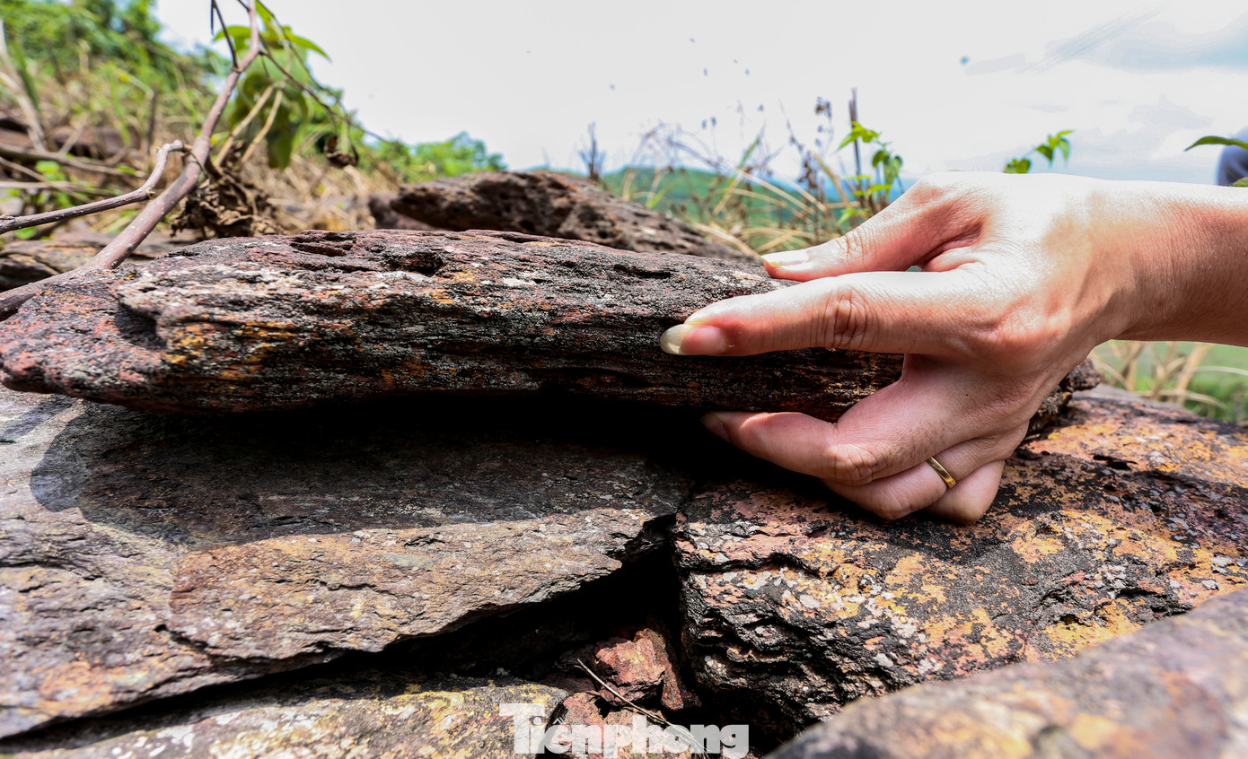 Ông Phan Hoàng Trường, Chủ tịch UBND xã Kỳ Lạc cho biết địa phương đang giữ gìn và bảo vệ 1.400 m thành đá cổ, trong đó có khoảng 400 m giữ nguyên được hiện trạng. “Trước đây thành đá và lũy đất kéo dài song do thời gian, tác động cả con người và tự nhiên nhiều vị trí đã không còn. Hiện phần thành đá còn lại được bảo vệ. Từ thực tế có thể thấy kỹ thuật ghép đá của người xưa rất công phu và điêu luyện ở trên đèo núi cao, lũy đá mới tồn tại lâu dài”, ông Trường nói.