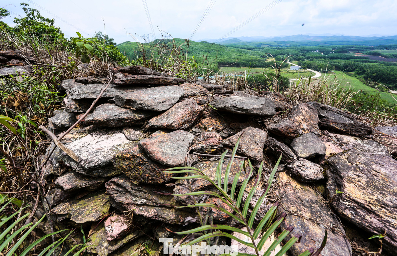 Ông Phan Hoàng Trường, Chủ tịch UBND xã Kỳ Lạc cho biết địa phương đang giữ gìn và bảo vệ 1.400 m thành đá cổ, trong đó có khoảng 400 m giữ nguyên được hiện trạng. “Trước đây thành đá và lũy đất kéo dài song do thời gian, tác động cả con người và tự nhiên nhiều vị trí đã không còn. Hiện phần thành đá còn lại được bảo vệ. Từ thực tế có thể thấy kỹ thuật ghép đá của người xưa rất công phu và điêu luyện ở trên đèo núi cao, lũy đá mới tồn tại lâu dài”, ông Trường nói.