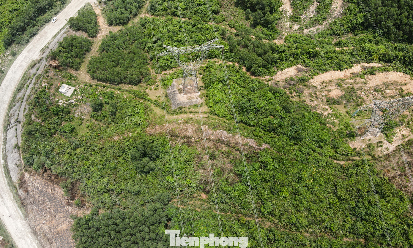 Tại Hà Tĩnh, thành dài khoảng 30 km, nằm trên sườn phía bắc của dãy Hoành Sơn, kéo dài từ đông sang tây, vắt ngang qua nhiều xã của huyện Kỳ Anh và thị xã Kỳ Anh, đến gần tỉnh Quảng Bình. Thành quay về hướng nam, hiện nay nơi cao nhất còn cao 6 m, chân thành rộng 5 m, mặt thành rộng 3 m.