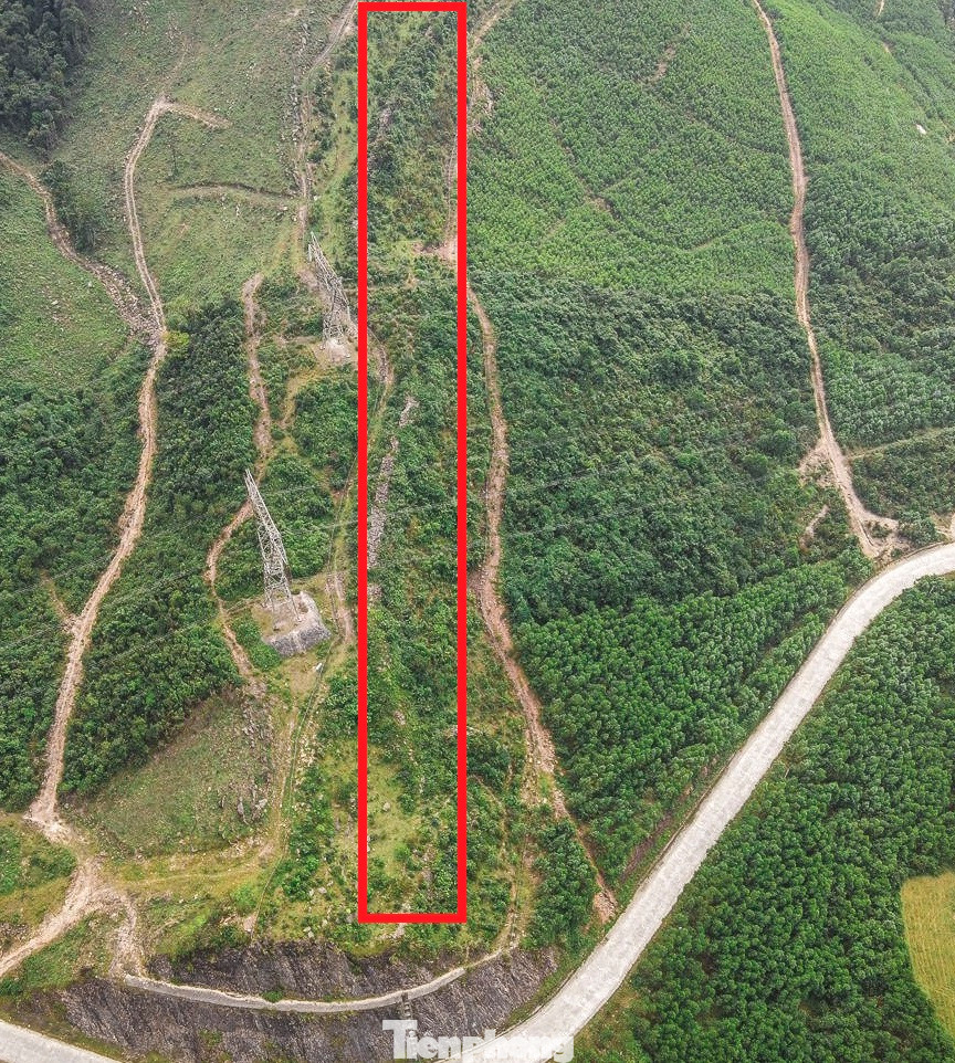 Điểm bắt đầu thành đá cổ là chân dốc Đèo Bụt (xã Kỳ Lạc), kéo dài khoảng 1,5 km men theo sườn núi lên đỉnh đèo thuộc núi Trầm Hương (nằm trong dãy Hoành Sơn). Đến nay, đoạn thành đá này còn nguyên vẹn.