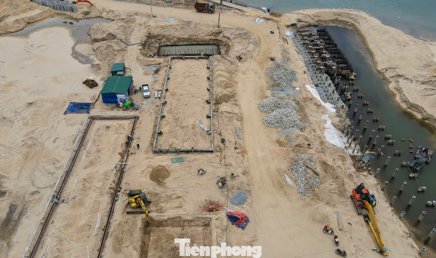 Khi hoàn thành, cảng cá Cửa Nhượng sẽ đáp ứng quy mô cảng cá cấp II với các tàu công suất 400CV cập cảng, năng lực cập tàu đạt 100 lượt/ngày, lượng thủy sản qua cảng khoảng 16.000 tấn/năm Khi hoàn thành, cảng cá Cửa Nhượng sẽ đáp ứng quy mô cảng cá cấp II với các tàu công suất 400CV cập cảng, năng lực cập tàu đạt 100 lượt/ngày, lượng thủy sản qua cảng khoảng 16.000 tấn/năm