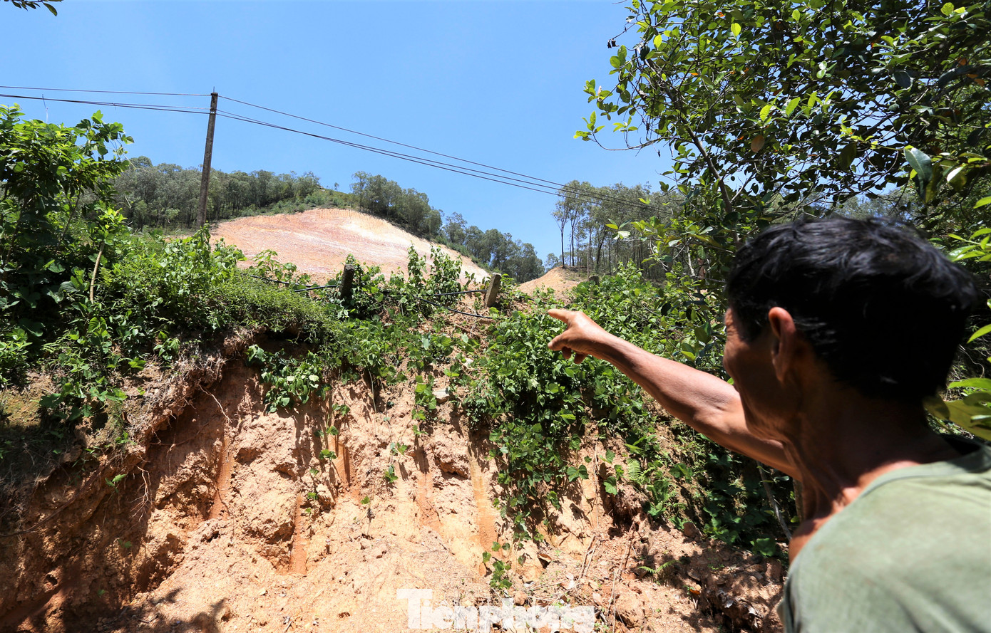 Ông Hoàng Đức Thông, Chủ tịch UBND xã Hưng Thành cho biết: "Việc tạm dừng thi công dự án khiến người dân địa phương lo sợ sạt lở xảy ra khi mùa mưa bão đến gần. Xã đã yêu cầu chủ đầu tư và đơn vị thi công khảo sát, điều chỉnh dự án để sớm thi công trở lại, hoàn thiện các hạng mục thiết yếu để đảm bảo an toàn cho tính mạng và tài sản người dân địa phương".