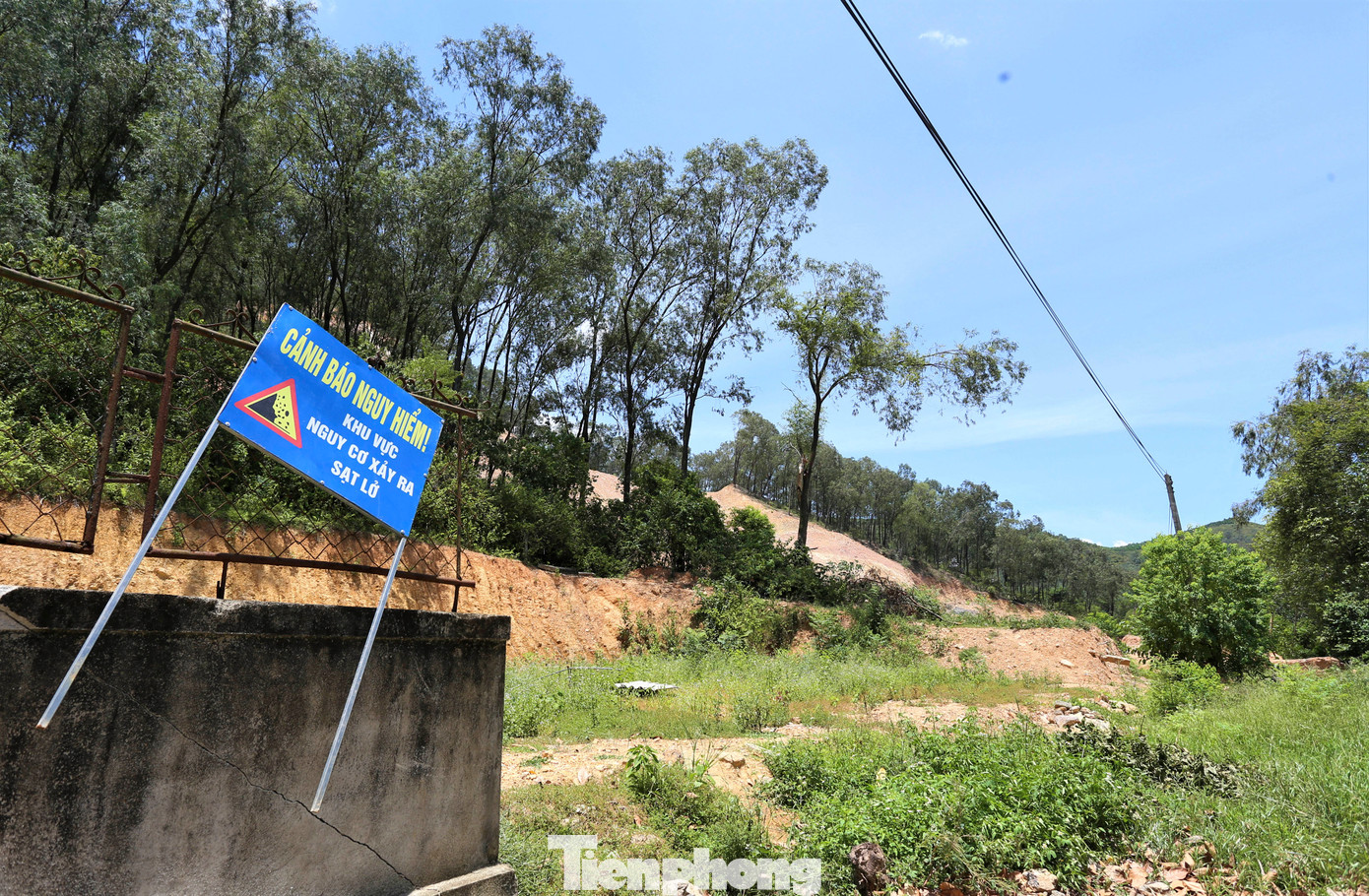 Đại diện chủ đầu tư dự án cho biết đang khảo sát, thống nhất các bên liên quan và có tờ trình xin thay đổi thiết kế để sớm hoàn thiện dự án.