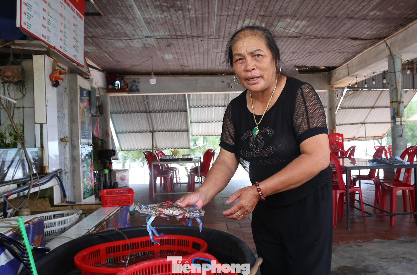 Bà Võ Thị Oanh mong có vị trí mới để kinh doanh trước khi bị giải tỏa. Bà Võ Thị Oanh mong có vị trí mới để kinh doanh trước khi bị giải tỏa.