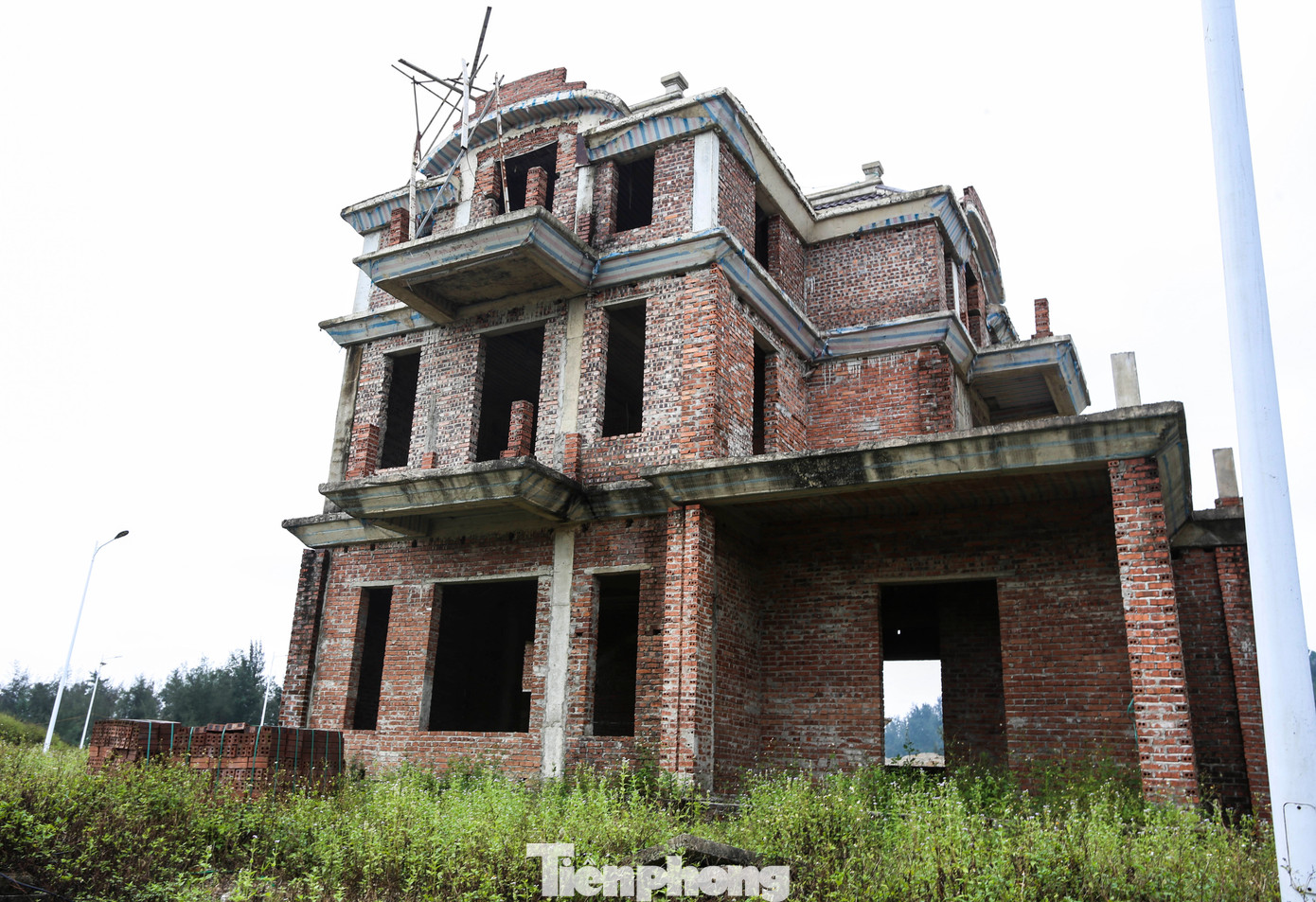 Nhiều hạng mục chưa hoàn thiện. Nhiều hạng mục chưa hoàn thiện.