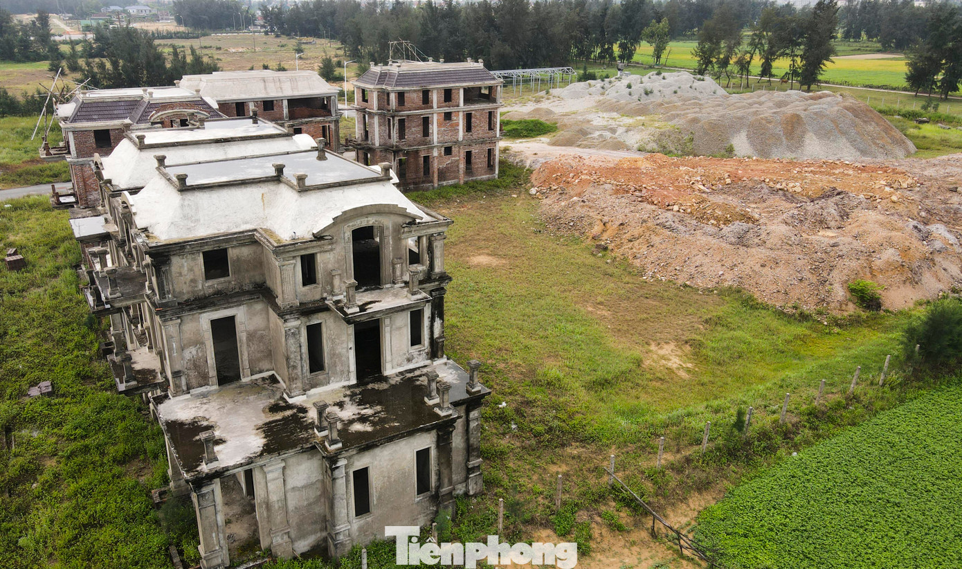 Ông Văn Thành Đô, Chủ tịch UBND thị trấn Lộc Hà cho biết, “Dự án trên triển khai đã lâu nhưng chưa hoàn thiện, chưa đưa vào sử dụng. Mới đây, UBND tỉnh đã cho gia hạn tiến độ dự án. Còn địa phương luôn kỳ vọng dự án sớm hoàn thành, góp phần phát triển hạ tầng du lịch”.