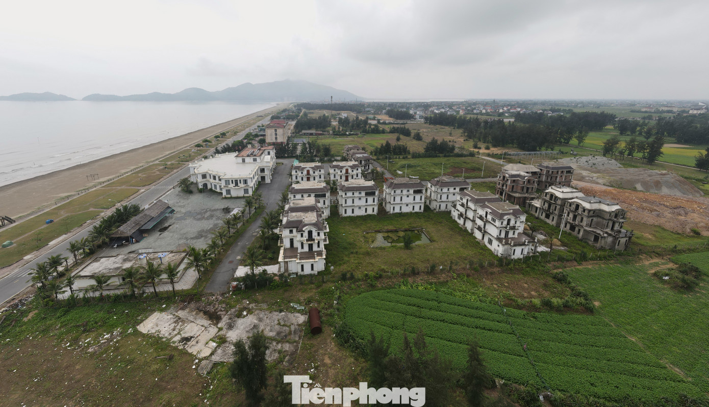 Năm 2018, UBND tỉnh Hà Tĩnh chấp thuận chủ trương đầu tư Dự án Khu biệt thự nghỉ dưỡng, khách sạn, nhà hàng cao cấp tại bãi biển Xuân Hải (thị trấn Lộc Hà, huyện Lộc Hà). Dự án do Công ty CP Tập đoàn Hà Mỹ Hưng có địa chỉ tại xã Thạch Mỹ, huyện Lộc Hà, làm chủ đầu tư, với tổng mức đầu tư 370 tỷ đồng.