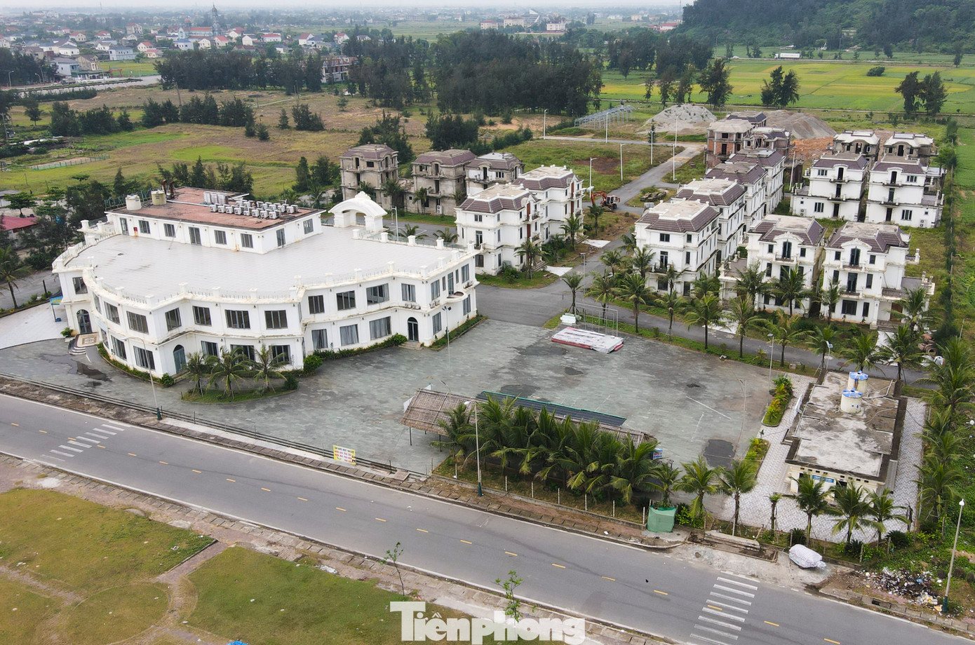 Sau 5 năm triển khai, dự án vẫn ngổn ngang, nhếch nhác. Sau 5 năm triển khai, dự án vẫn ngổn ngang, nhếch nhác.