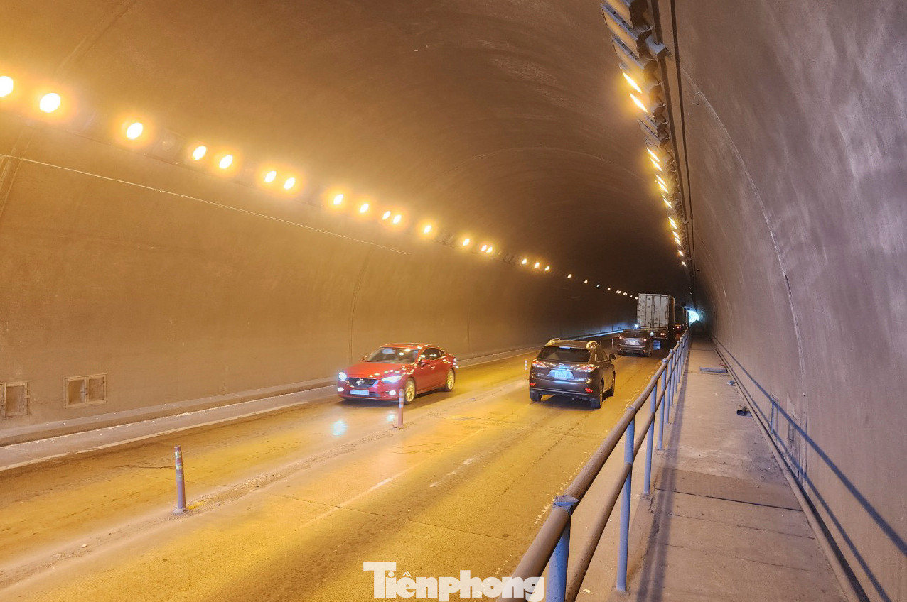 Hiện hầm Đèo Ngang có 1 ống hầm. Theo thiết kế, ống hầm mới dài 555m sẽ được xây dựng về phía tây hầm hiện tại, với quy mô rộng 10,5m, bao gồm 4 làn xe.