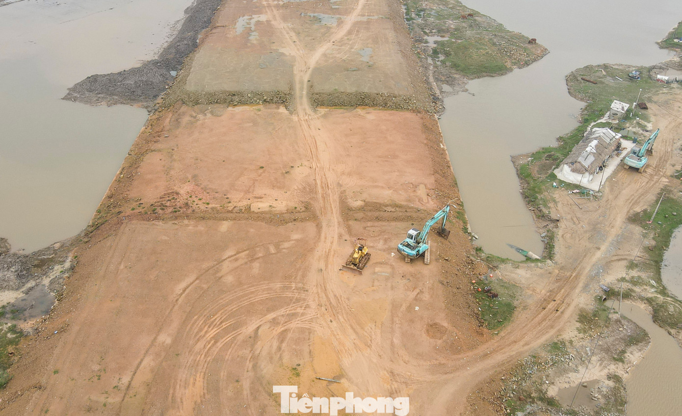 Toàn tuyến có chiều dài hơn 18,4 km, mặt đường rộng 60m. Được đầu tư hàng nghìn tỷ đồng, sau thời gian thi công, đến nay 2 đoạn tuyến đã đạt tiến độ đề ra, dự kiến hoàn thành và sử dụng trong năm 2025. Khi đưa vào sử dụng sẽ giúp kết nối, phát triển Khu kinh tế phía nam Hà Tĩnh.