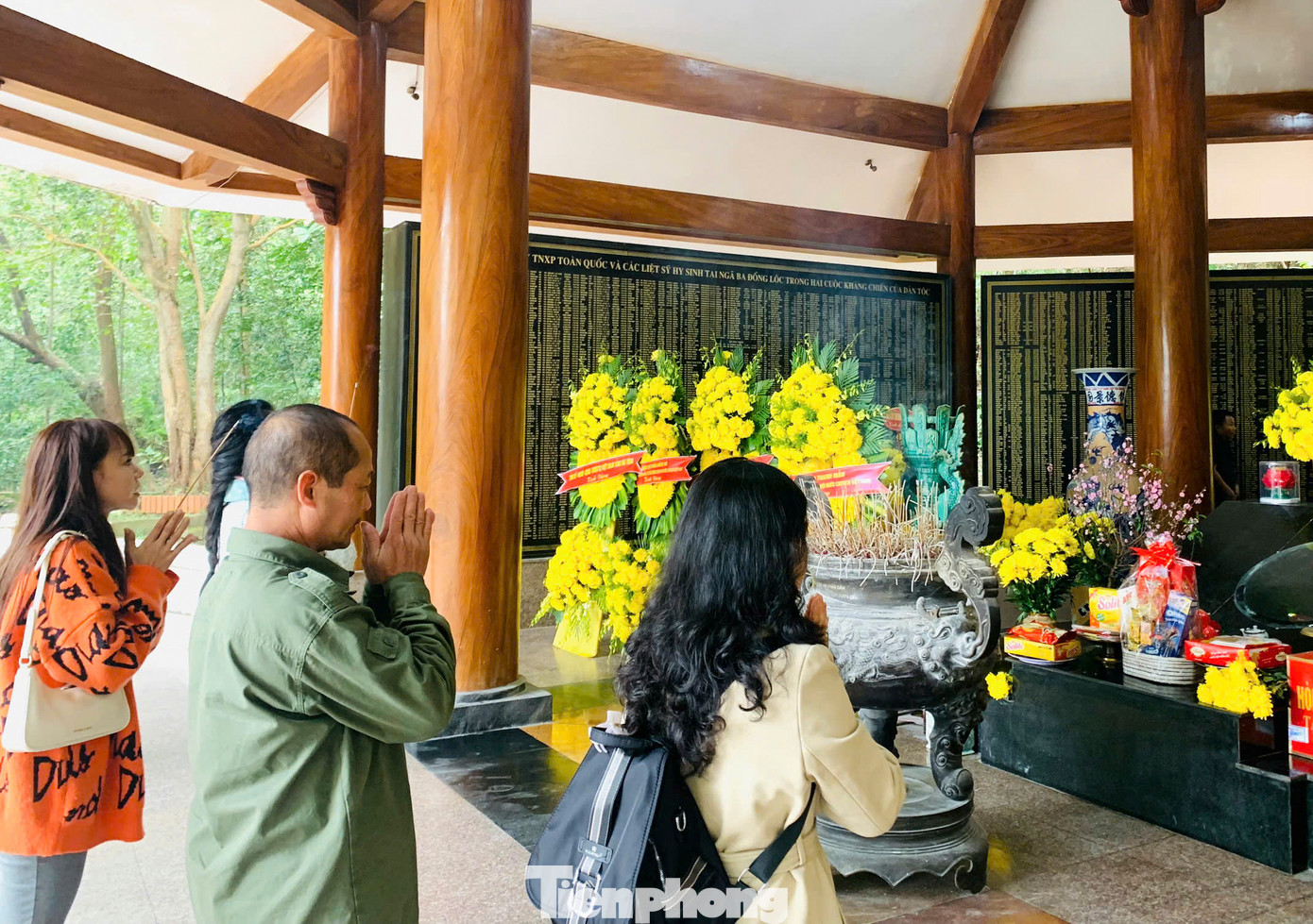 Theo đại diện BQL Khu di tích lịch sử Quốc gia đặc biệt Ngã ba Đồng Lộc, mỗi năm, khu di tích đón hơn 400.000 lượt khách về hành hương. Riêng năm 2024, “địa chỉ đỏ” này đón hơn 500.000 lượt khách. Đơn vị quản lý đang không ngừng nâng cao việc quản lý, chỉnh trang để phục vụ du khách hành hương và khám phá, tìm hiểu lịch sử tại đây.