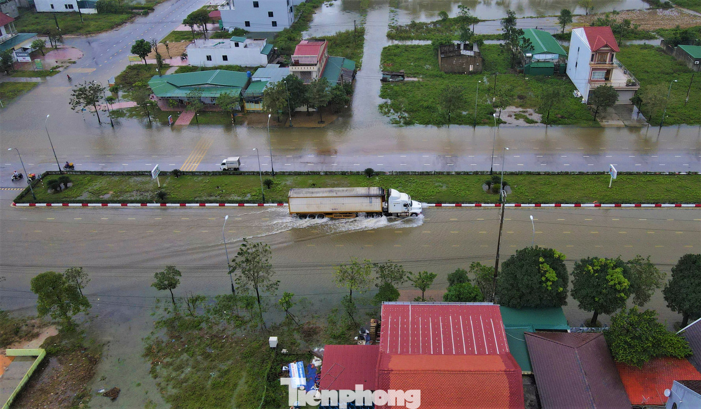 Trước diễn biến phức tạp của mưa lũ, chính quyền địa phương đã chỉ đạo các đơn vị chức năng, các xã, thị trấn chủ động theo dõi sát tình hình, chuẩn bị sẵn sàng các phương án, kế hoạch kịp thời ứng phó.