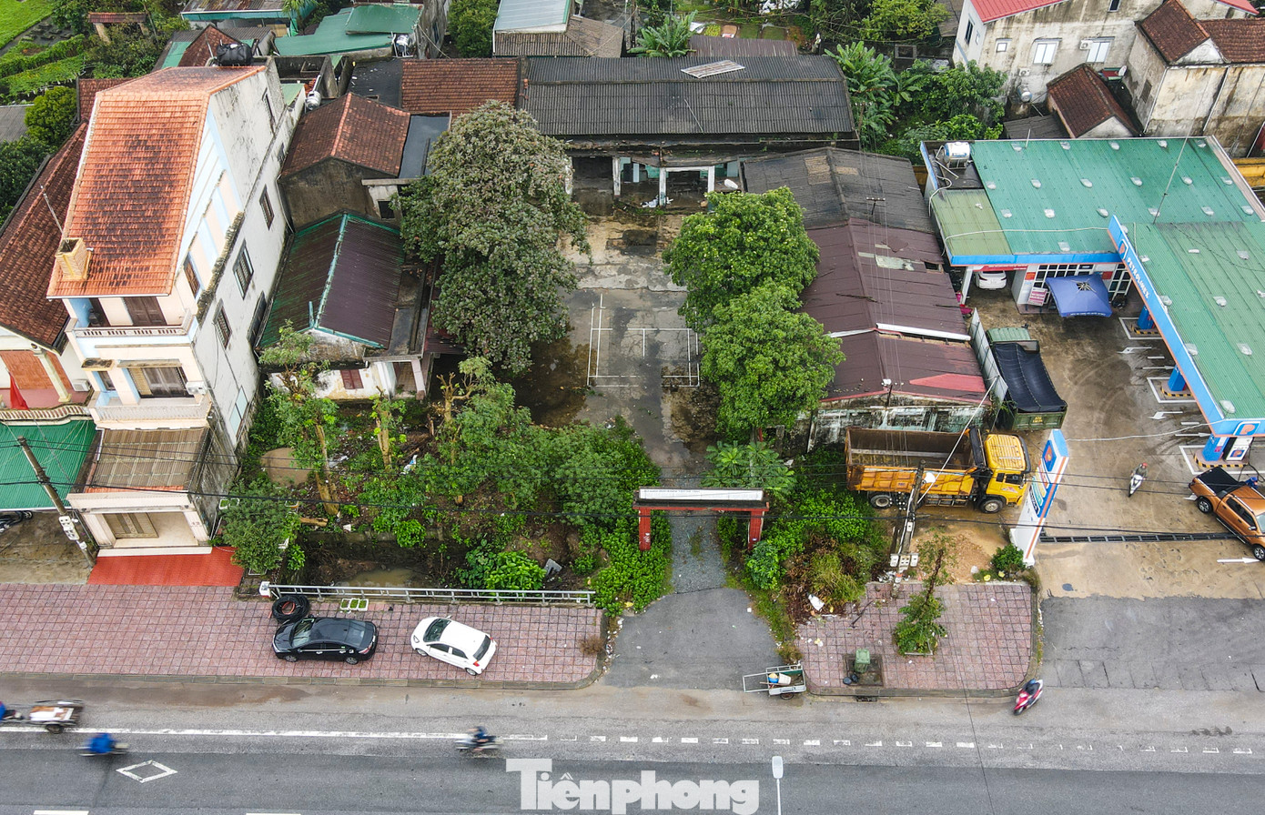 Cũng có “mặt tiền” Quốc lộ nhưng nhiều năm qua, Trung tâm giáo dục thường xuyên - hướng nghiệp - dạy nghề Cẩm Xuyên cũng trở thành vị trí làm mất mỹ quan khu đô thị.