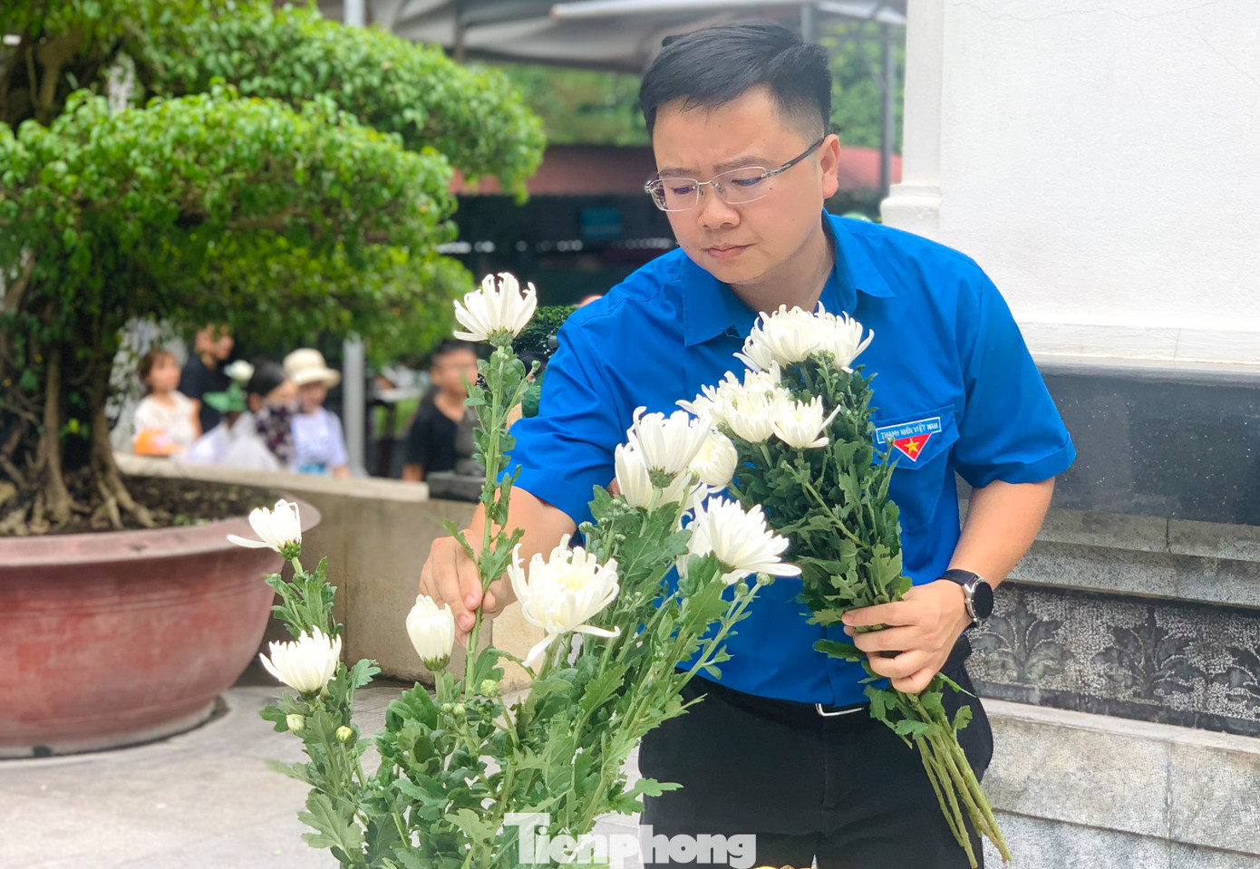 Nhiều thế hệ thanh niên, sinh viên từ khắp nơi trên mọi miền đất nước đã về khu di tích vào những ngày tháng 7.