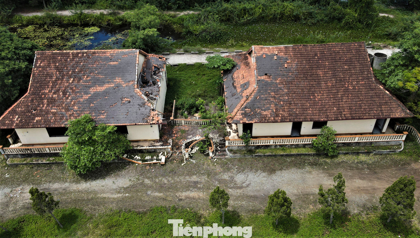 Hệ thống nhà nghỉ 20 phòng theo mô hình Resort dọc sông Nghèn xuống cấp, hư hỏng theo thời gian.