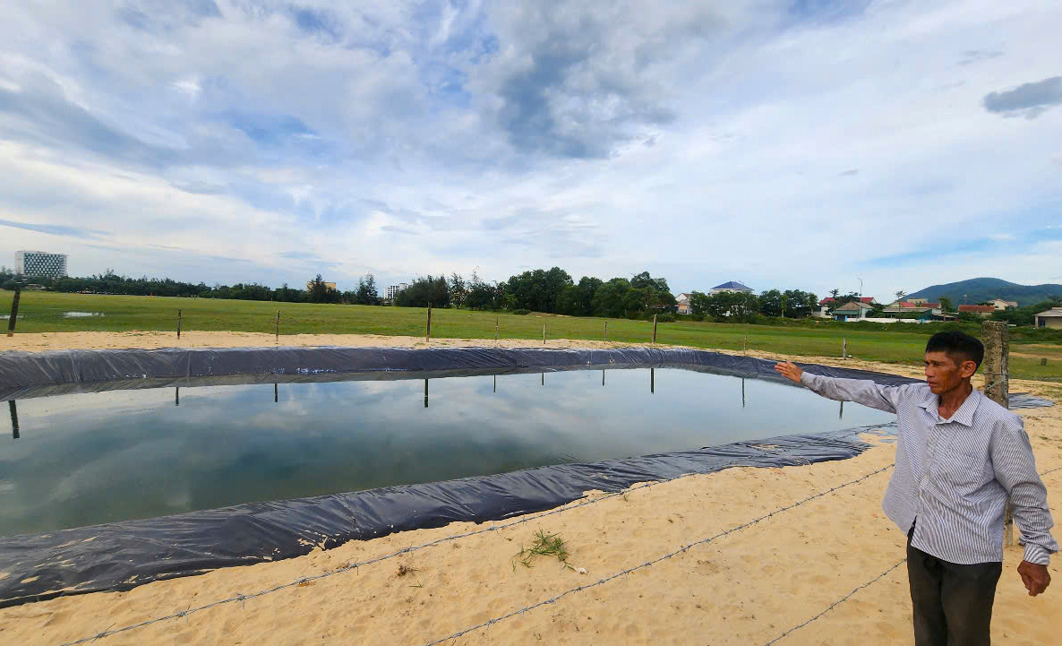 Người dân lo ngại sẽ ảnh hưởng sức khỏe từ mùi hôi nước thải. Người dân lo ngại sẽ ảnh hưởng sức khỏe từ mùi hôi nước thải.