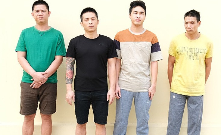 Các đối tượng tại cơ quan công an.