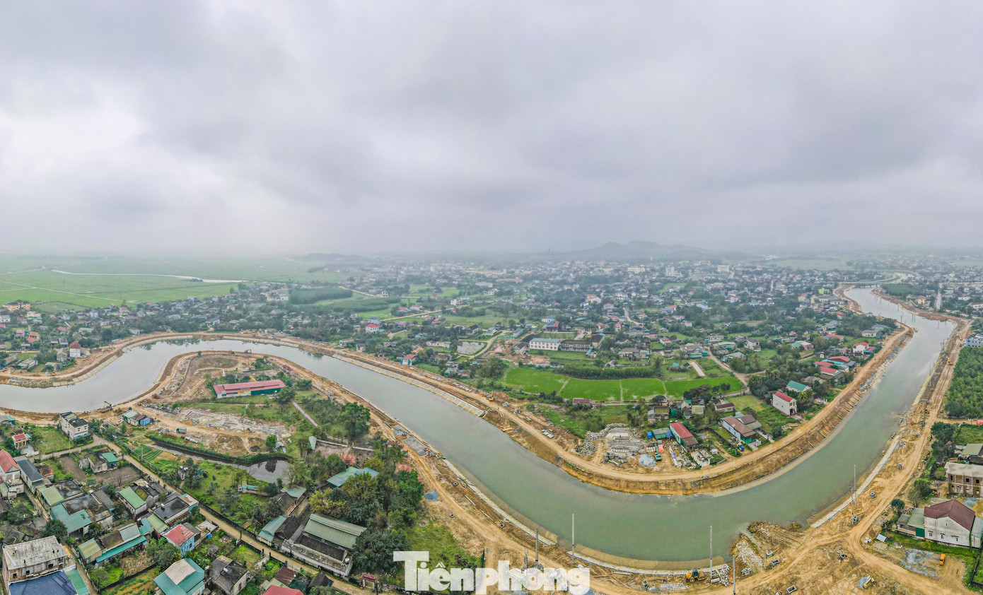 Dự án nâng cấp tuyến kè và đường hai bên bờ sông Trí (phường Hưng Trí, thị xã Kỳ Anh, Hà Tĩnh) có tổng mức đầu tư 227 tỷ đồng (từ nguồn vốn của Dự án Phát triển tổng hợp các đô thị động lực - Tiểu dự án đô thị Kỳ Anh, vốn vay Ngân hàng Thế giới - WB).