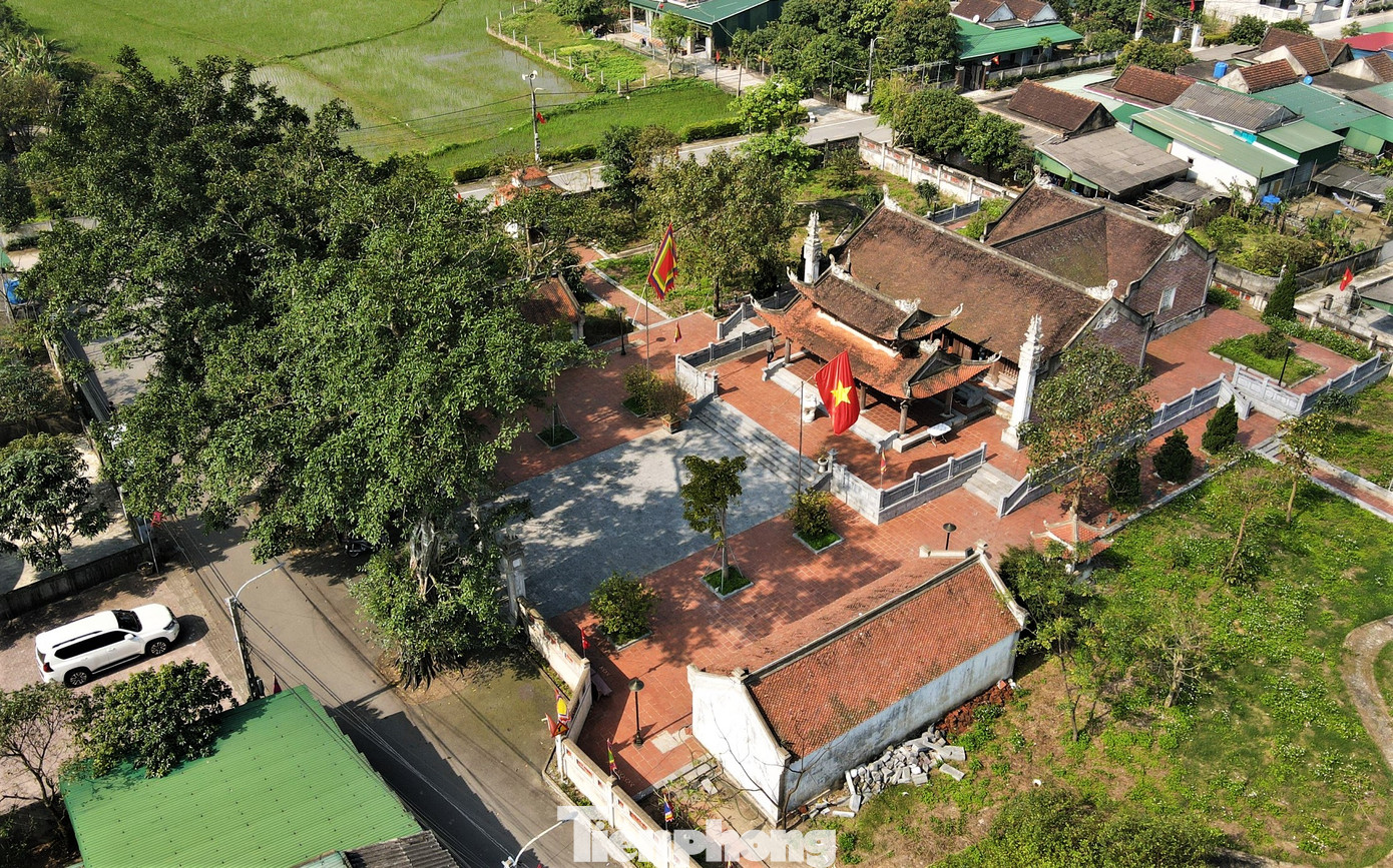 Công trình tọa lạc trên một khu đất rộng hơn 7.000 m2, cạnh bãi biển ở xã Mai Phụ. Trong đó, diện tích xây dựng gần 1.000 m2 với các hạng mục chính như nghi môn theo dạng tứ trụ: tả, hữu vu hình chữ nhật. 3 gian 2 chái: nền lát gạch bát, khung cột, vì kèo gỗ, mái lợp ngói mũi hài...