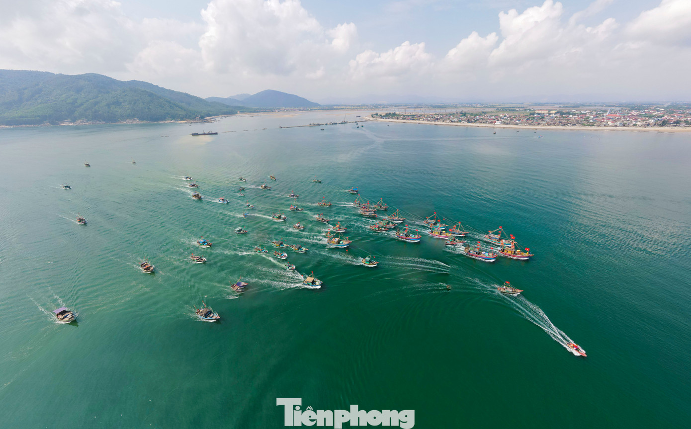 “Bên cạnh ý nghĩa tâm linh, lễ hội còn là nguồn tư liệu lịch sử phong phú, là cơ sở giúp các nhà khoa học nghiên cứu đời sống tinh thần của cư dân ven biển Hà Tĩnh như lịch sử hình thành vùng đất, quá trình tụ cư...”, lãnh đạo UBND xã Cẩm Nhượng thông tin.