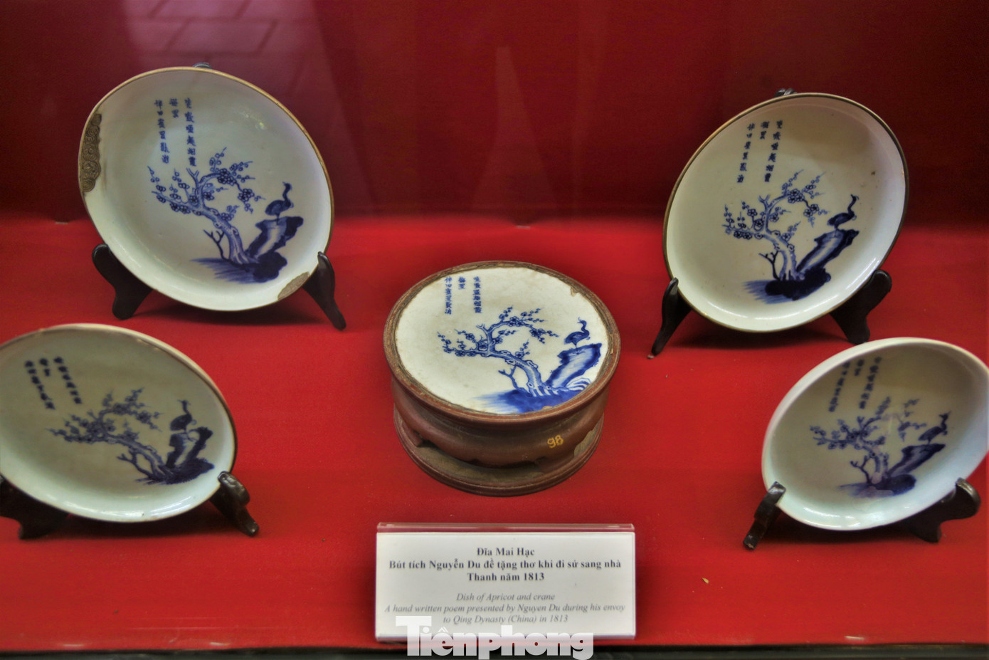 Khu lưu niệm hiện trưng bày, lưu giữ hơn 1.000 hiện vật, tư liệu về Nguyễn Du và dòng họ Nguyễn ở Tiên Điền. Những hiện vật quý giá này từng gắn với cuộc đời, sự nghiệp của Nguyễn Du.