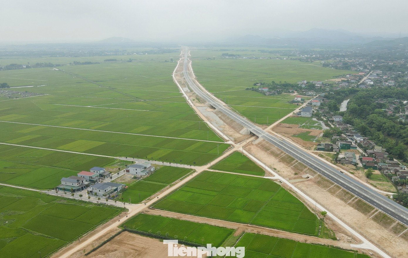 Những khu tái định cư của người dân địa phương từng di dời, nhường đất cho dự án cao tốc qua Hà Tĩnh đã xây dựng những nhà cửa khang trang.