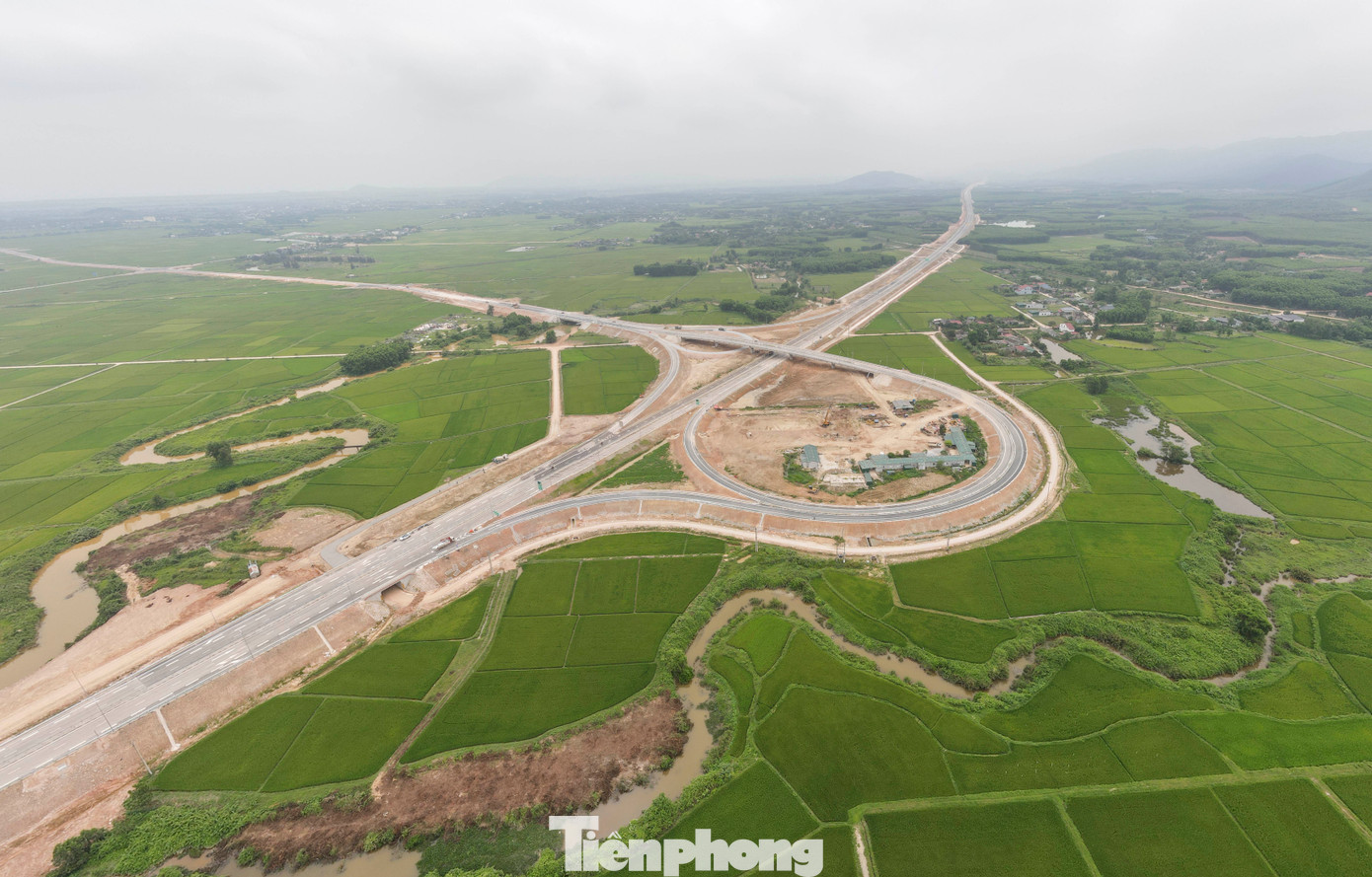 Cao tốc Bãi Vọt – Hàm Nghi và Hàm Nghi – Vũng Áng đưa vào khai thác hôm 28/4.