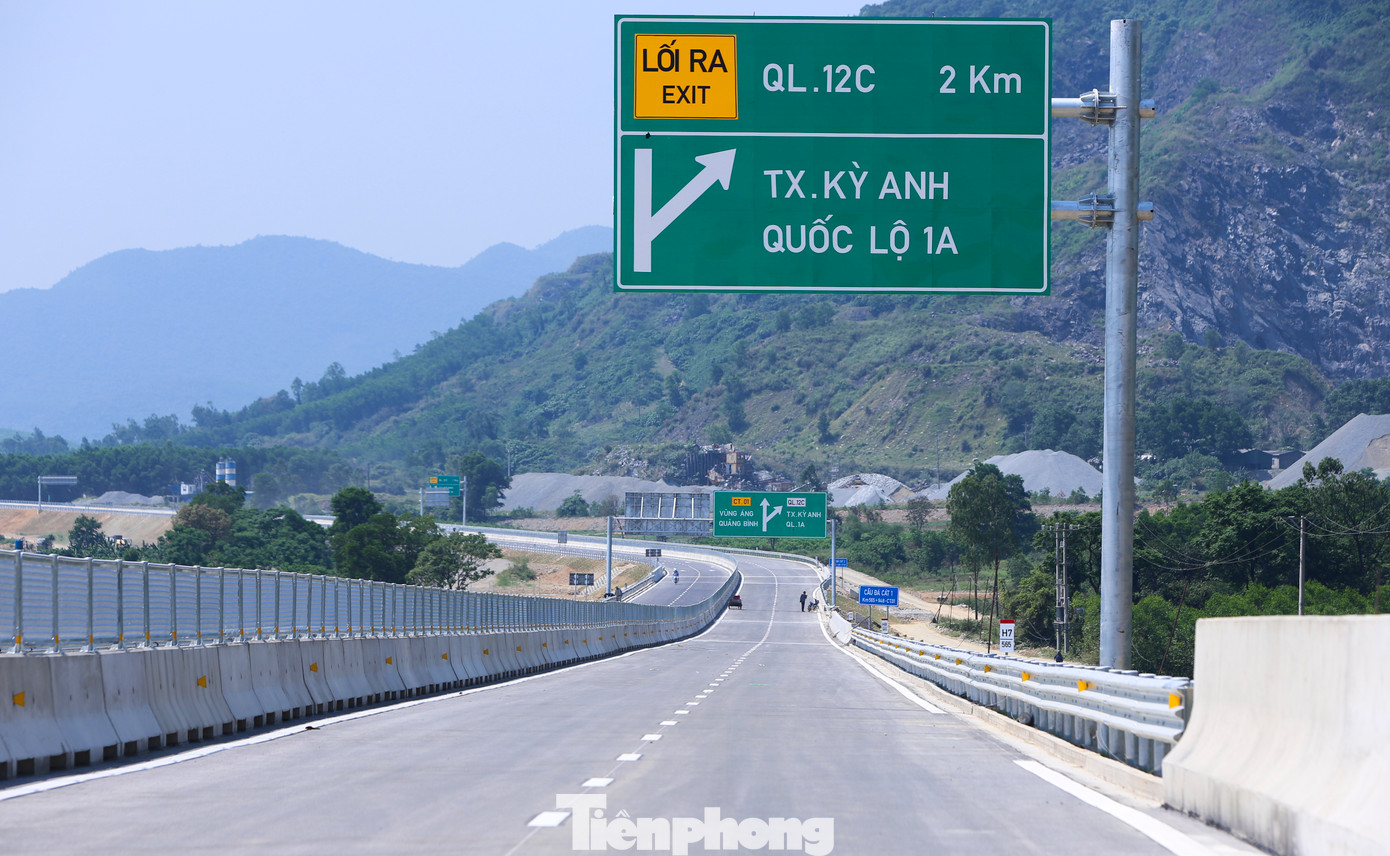 Sau khi đưa vào vận hành khai thác ngày 28/4, các phương tiện ô tô sẽ được lưu thông trên đoạn cao tốc này với tốc độ tối đa là 90 km/h và tối thiểu là 60 km/h. Lực lượng chức năng sẽ tổ chức, hướng dẫn, phân luồng giao thông để phục vụ nhu cầu đi lại của người dân.