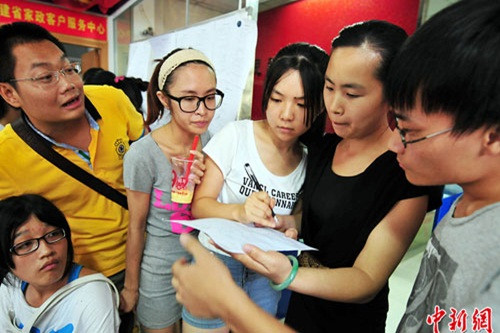 Tìm thông tin về gia đình đang cần thuê vú em. 