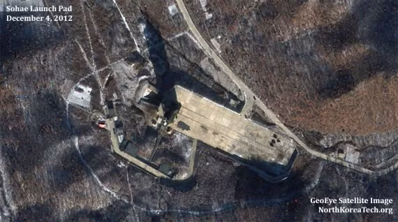 Ảnh vệ tinh chụp hôm 4 12 tại trung tâm công nghệ vũ trụ Sohae cho thấy các hoạt động tại bệ phóng đang diễn ra liên tục 