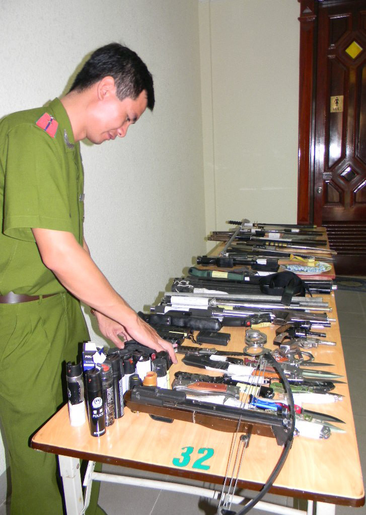 Vũ khí thu giữ của các đối tượng tham gia giao thông