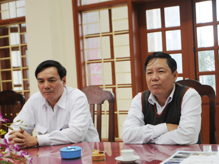 Ông Nguyễn Văn Lâm - Trưởng ban (phải) và ông Nguyễn Chí Thanh - Phó ban tổ chức (trái) trao đổi với báo chí chiều 14-2. Ảnh: Tuấn Nguyễn