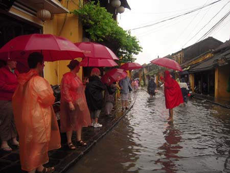 Du khách nước ngoài được 