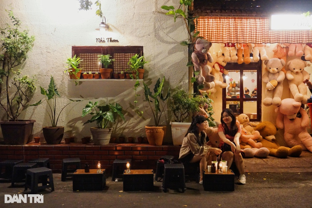 Về khuya, quán dần vắng khách (Ảnh: Mộc Khải)