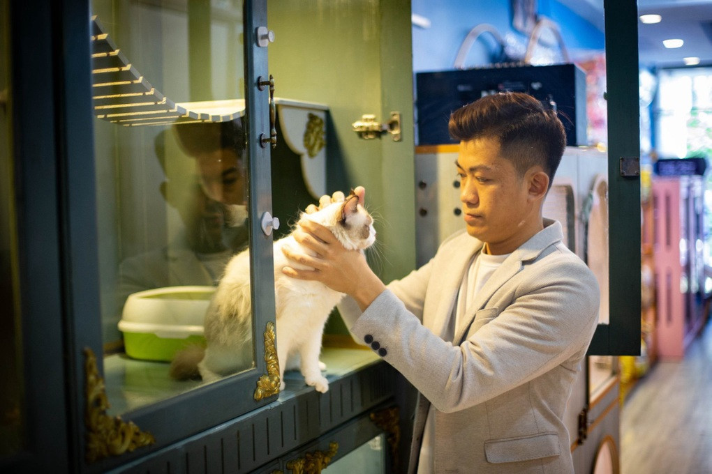 Người chăm sóc thú cưng phải có kiến thức và tình yêu động vật (Ảnh: V.L).