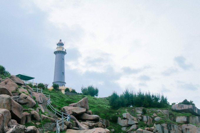Ngọn hải đăng nổi tiếng ở Phú Yên xây dựng từ thế kỷ 19 có tên là gì?