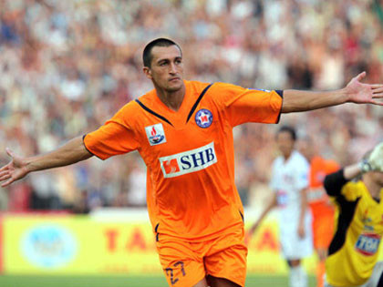 Gaston Merlo nhiều khả năng cũng phải ... ra đường