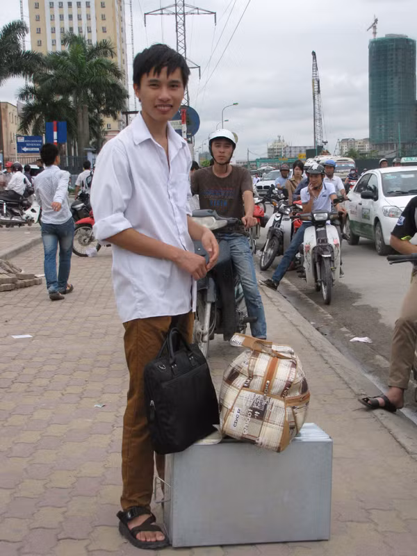 Nhiều sĩ tử một mình lai kinh ứng thí