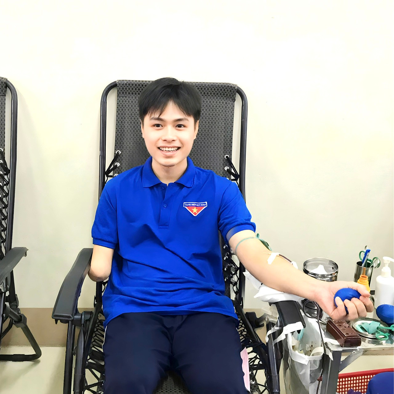 Nam sinh Nguyễn Phúc Đức đã có 27 lần hiến máu tình nguyện. Nam sinh Nguyễn Phúc Đức đã có 27 lần hiến máu tình nguyện.