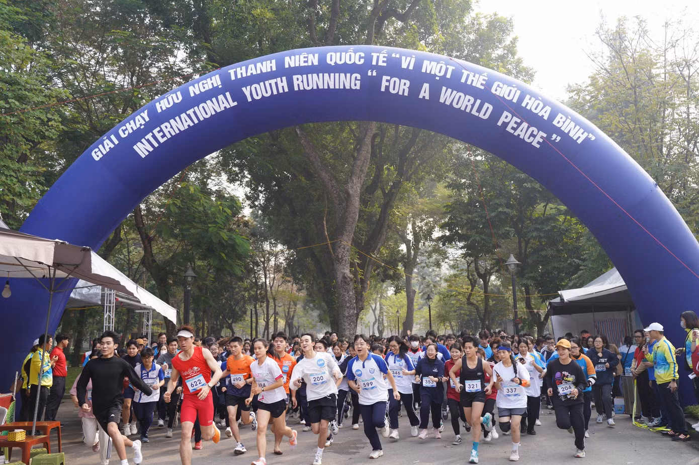 Bạn trẻ tham gia giải chạy hữu nghị thanh niên Quốc tế Bạn trẻ tham gia giải chạy hữu nghị thanh niên Quốc tế