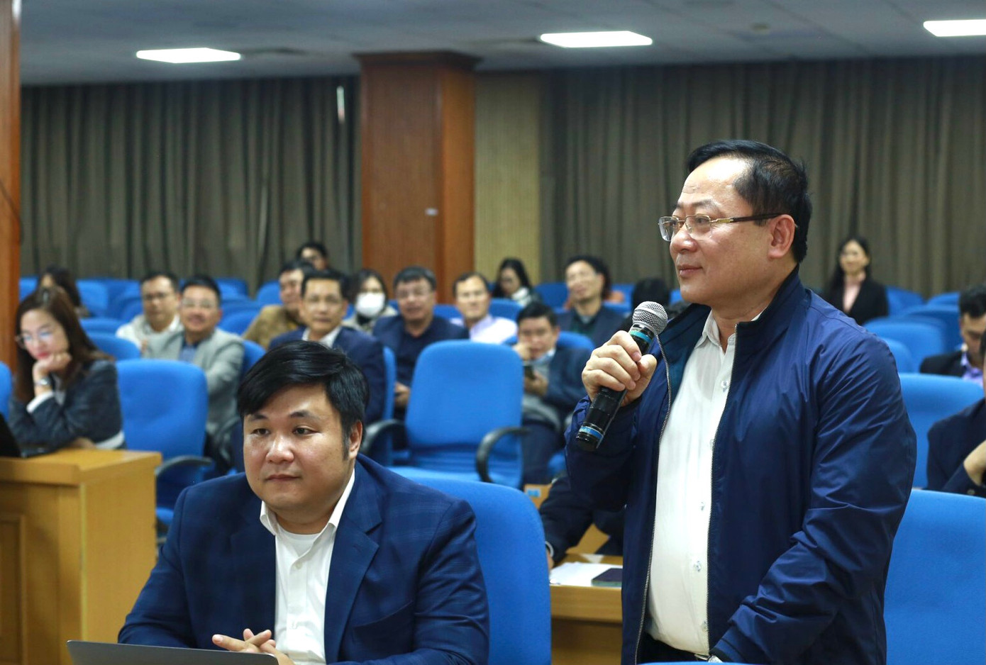 Nhà báo Lê Xuân Sơn - Bí thư Đảng ủy, Tổng Biên tập Báo Tiền Phong phát biểu tại hội nghị. Ảnh: Bảo Anh