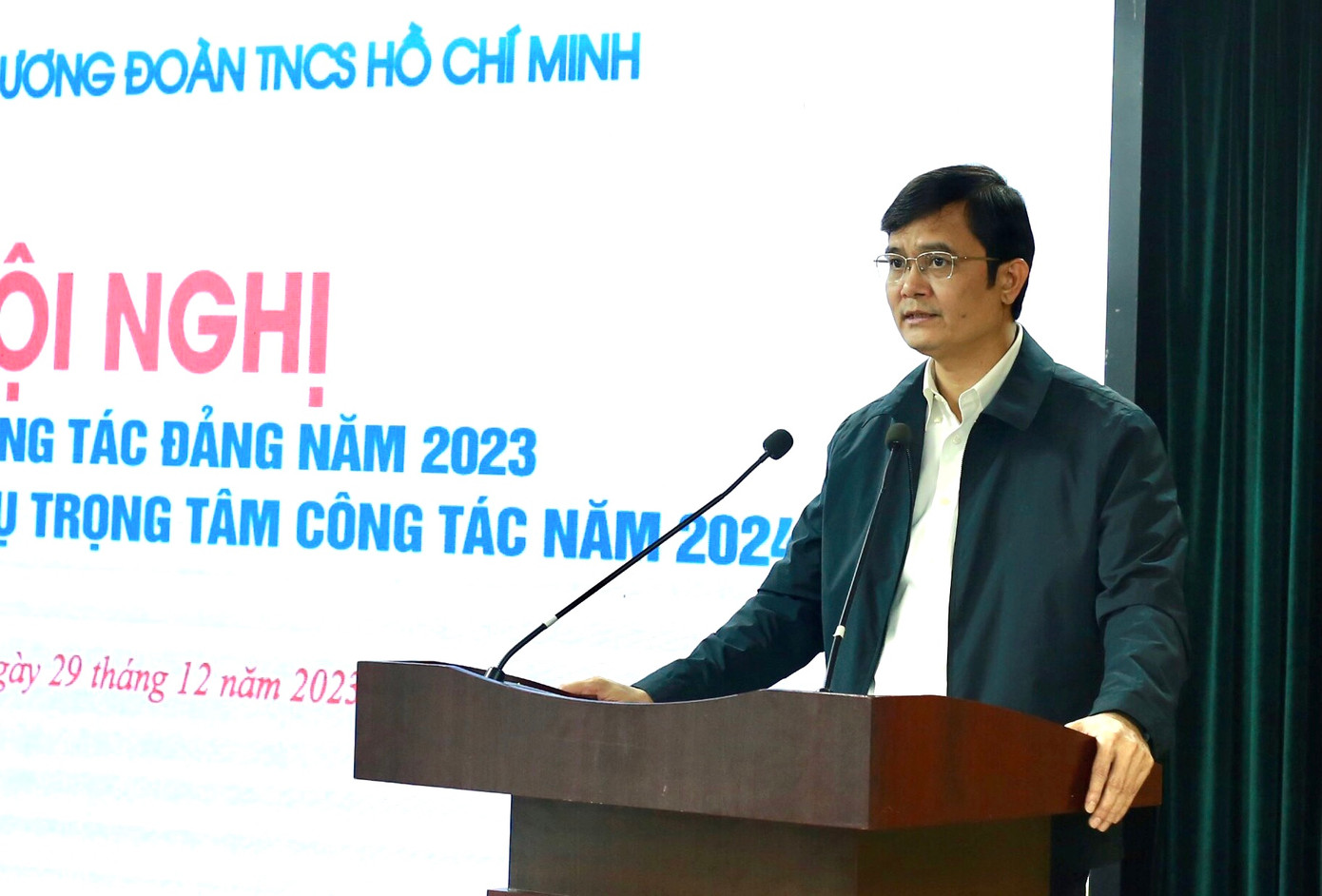 Anh Bùi Quang Huy - Ủy viên dự khuyết T.Ư Đảng, Bí thư thứ nhất T.Ư, Bí thư Đảng uỷ T.Ư Đoàn phát biểu tại hội nghị. Ảnh: Bảo Anh